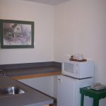 Single Queen Room Downstairs Kitchenette